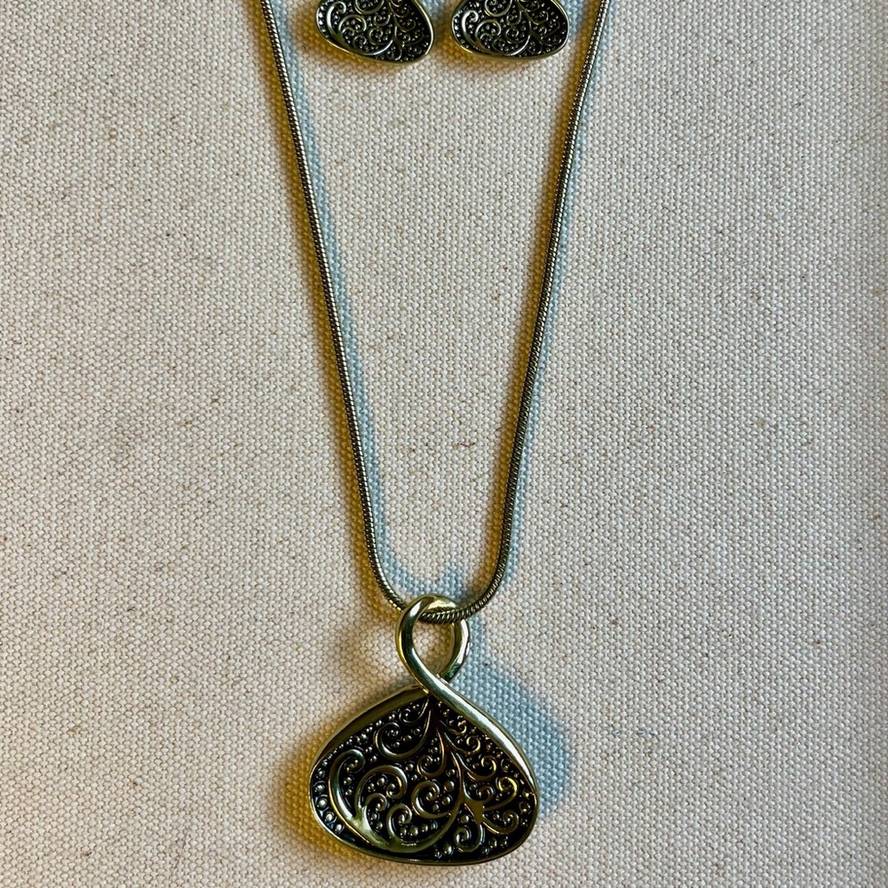 Finch Elegant Silver Filigree Necklace and Earring Set